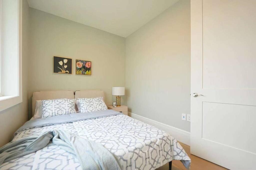 Four Bedrooms New Lovely Duplex House-1628 Ванкувер Экстерьер фото